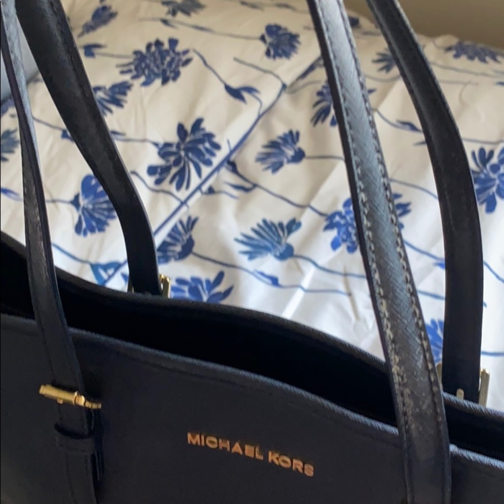 Michael Kors (MK) + Wallet - Picture 5 of 7